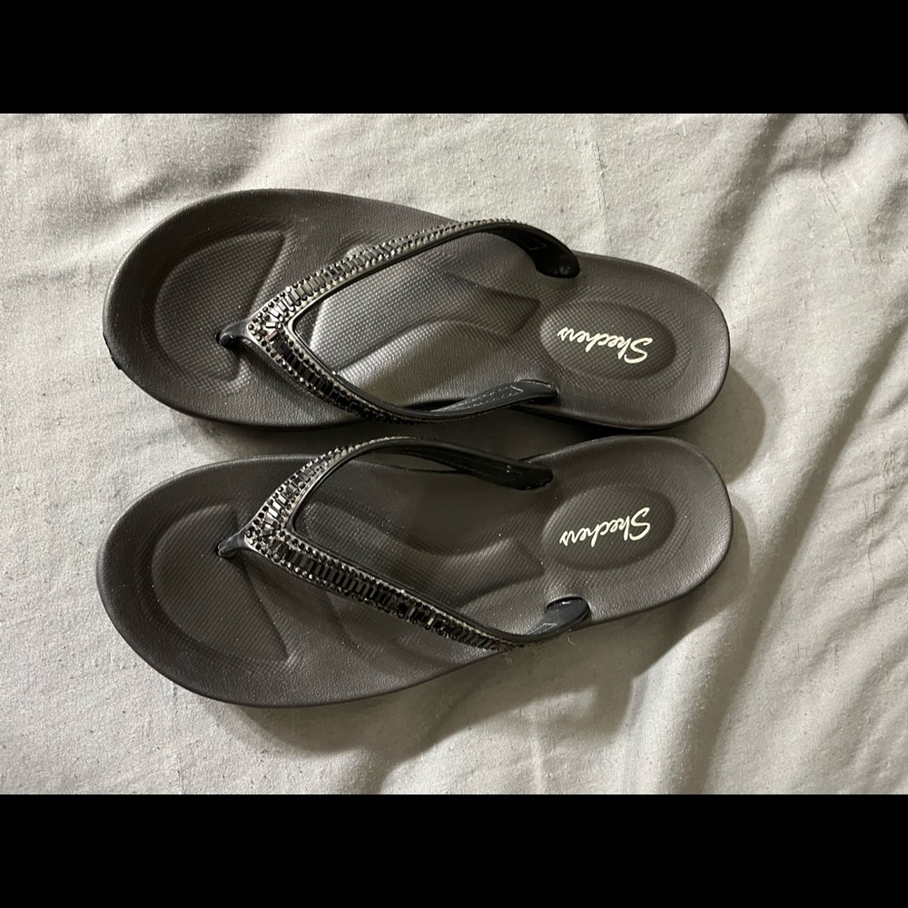 Black sketchers flip flops, size 6.5, brand new!